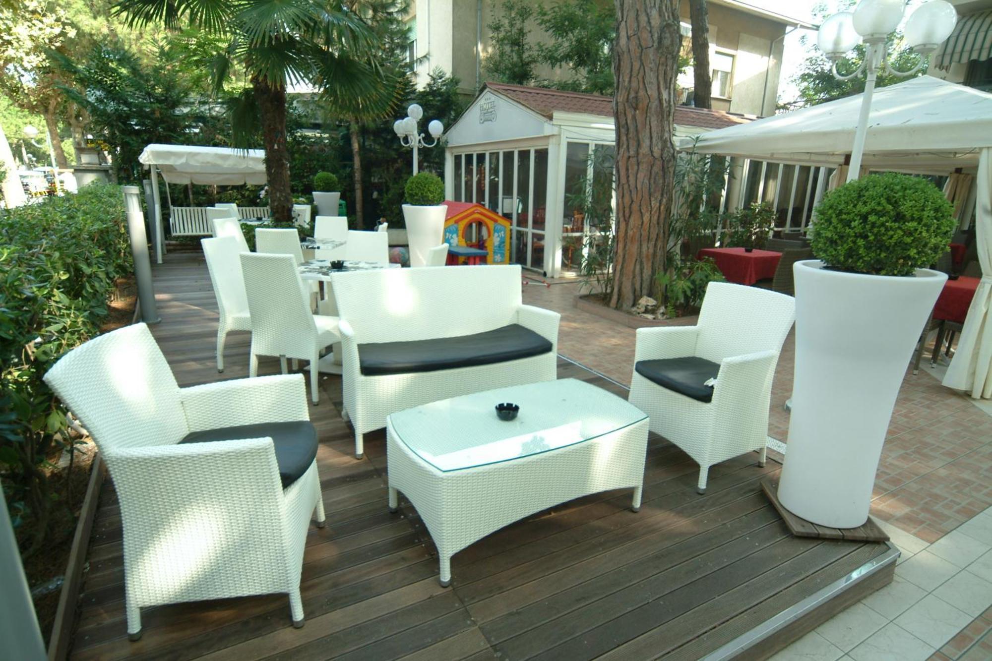 Hotel Flora Milano Marittima Exteriér fotografie